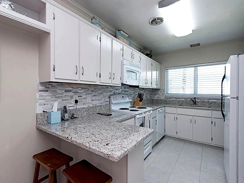 3-bedroom, 2- bath home with wide water views. in Marco Island, Florida, United States — photo 5