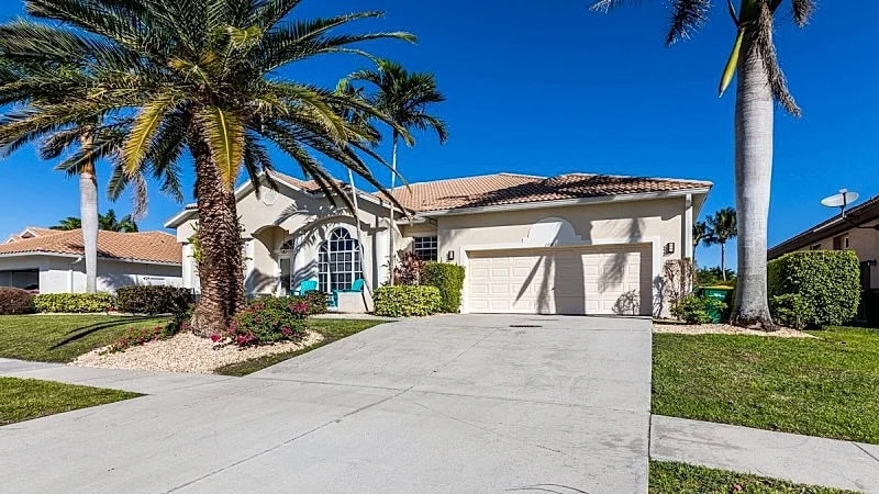 Charming 3 bedroom 2 bath home in Marco Island, Florida, United States — photo 2