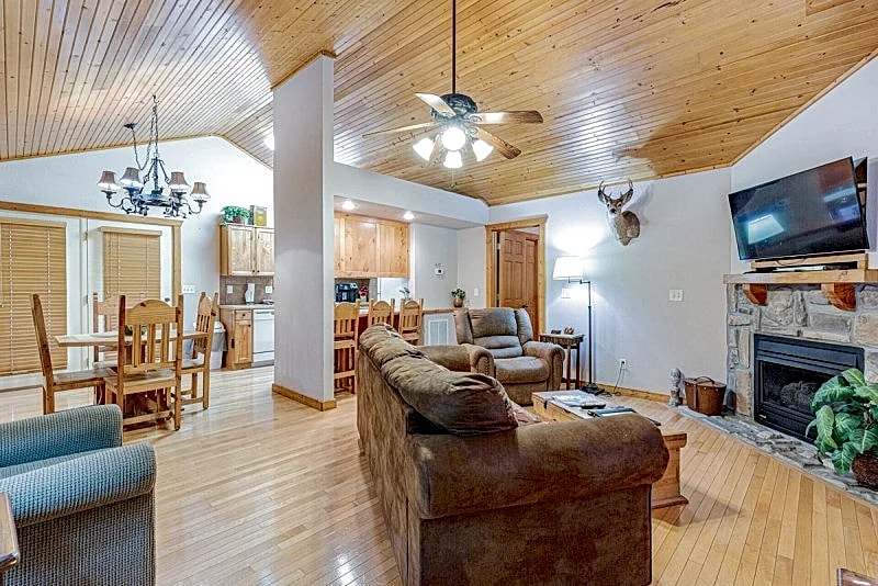 L093, 2Br Cabin, Pets, Near Pool, SEE DESC. for SUMMER SPECIAL in Reeds Spring, Missouri, United States — photo 3