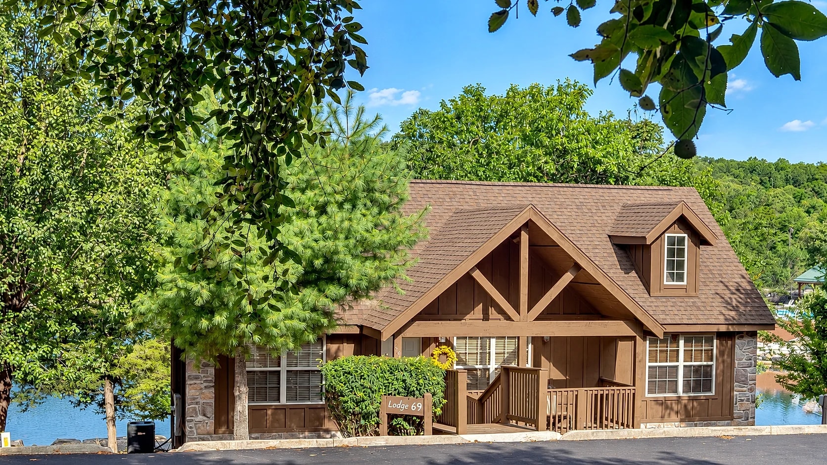 Lakeside Delight L069 - 2BR Lakefront Branson Cabin