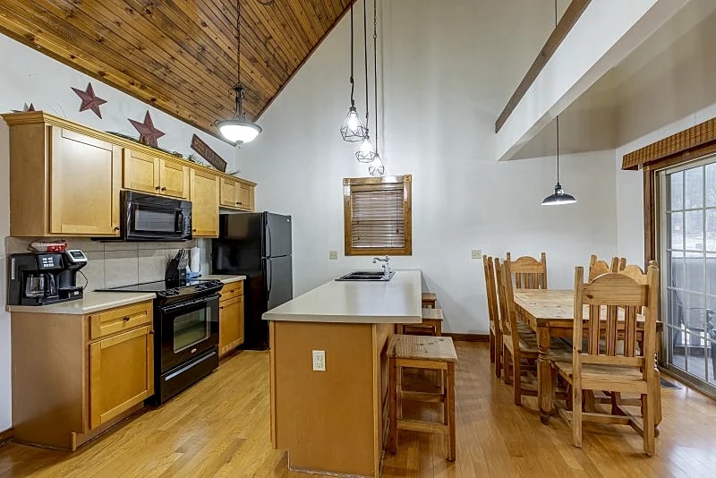 L119A Family Funtimes 1-Br Loft Lakefront Cabin in Branson West, Missouri, United States — photo 3