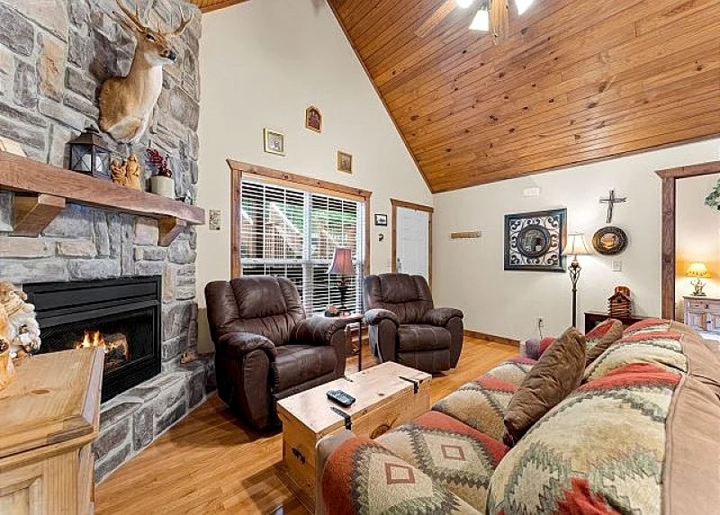 Stunning 2 bed, 2 bath lodge located at Stonebridge Resort! Close to Branson! in Branson West, Missouri, United States — photo 3