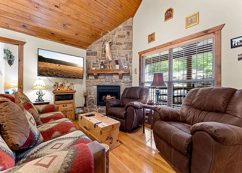 Stunning 2 bed, 2 bath lodge located at Stonebridge Resort! Close to Branson! in Branson West, Missouri, United States — photo 4
