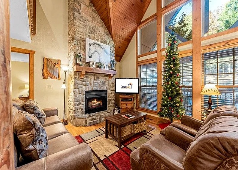 Gorgeous and Spacious Stonebridge Lodge! Close to Branson and Pet Friendly! in Branson West, Missouri, United States — photo 4