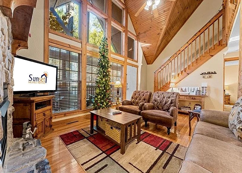 Gorgeous and Spacious Stonebridge Lodge! Close to Branson and Pet Friendly! in Branson West, Missouri, United States — photo 3