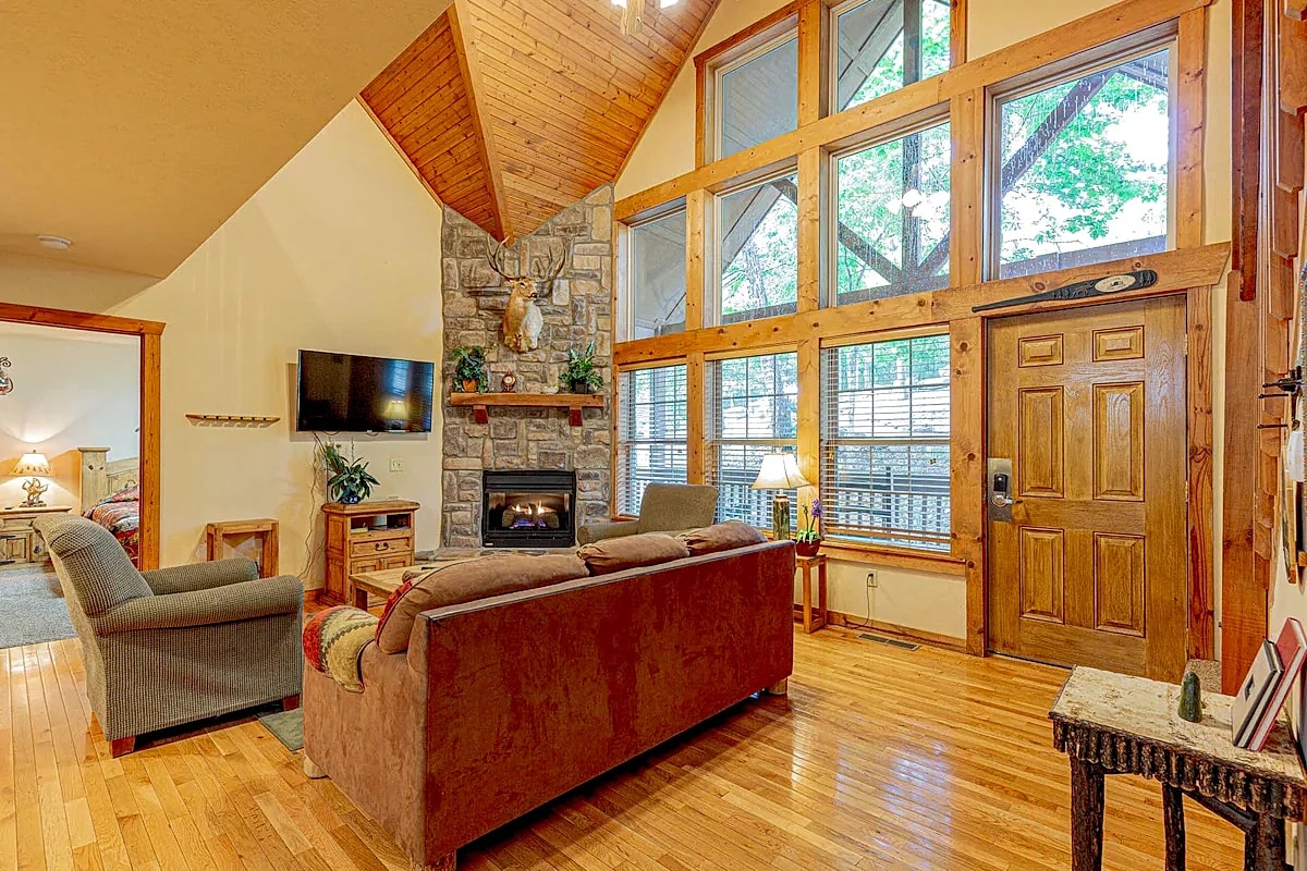 Roark Creek Cabin L023 - 4BR Walk-In Lodge Sleeps 10