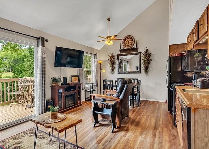 Pet Friendly! Tuscany on-Taneycomo- 2 bed/2 bath condo on Lake Taneycomo in Branson, Missouri, United States — photo 5