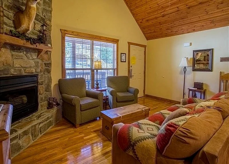 2-Bedroom Luxury Cabin #43 Nestled in the Woods in Branson West, Missouri, United States — photo 2