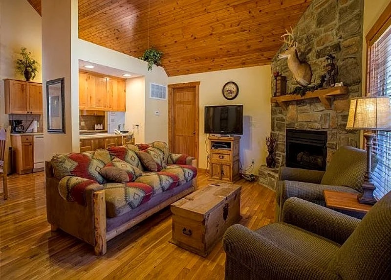 2-Bedroom Luxury Cabin #43 Nestled in the Woods in Branson West, Missouri, United States — photo 4