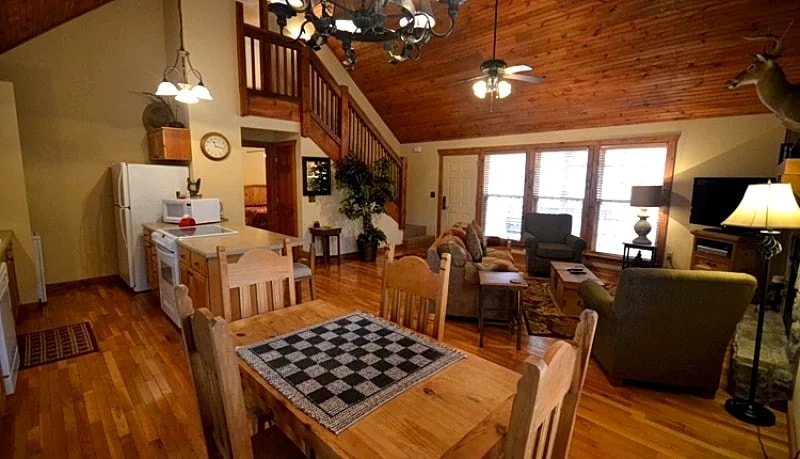 2 Br Roark Creek Cabin End Unit in Branson West, Missouri, United States — photo 3
