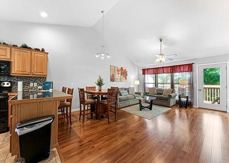 Pet Friendly 2 Bedroom, 2.5 Bath condo near SDC in Stonebridge Resort! in Reeds Spring, Missouri, United States — photo 2