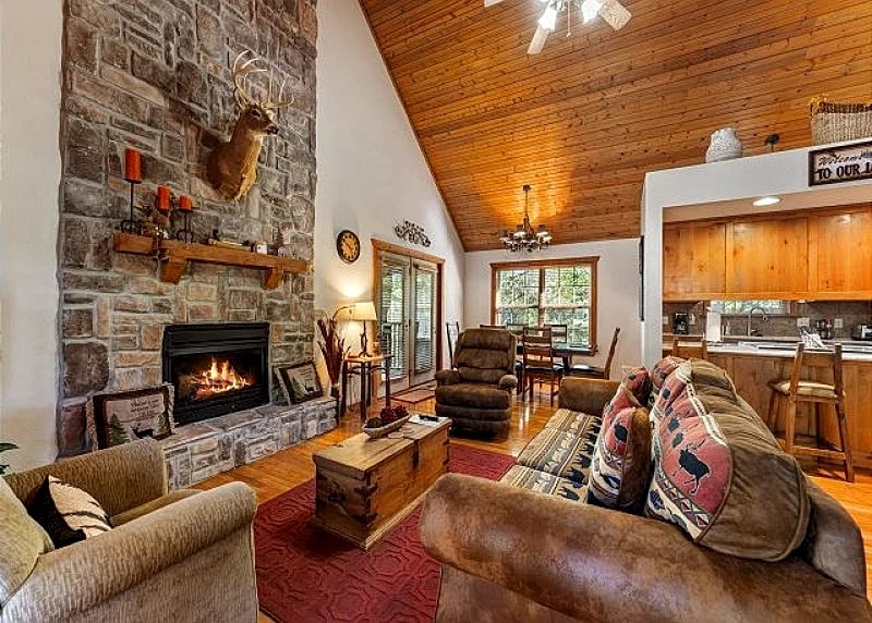A tranquil escape to a 2 bedroom, 2 bath lodge located at Stonebridge Resort! in Branson West, Missouri, United States — photo 3