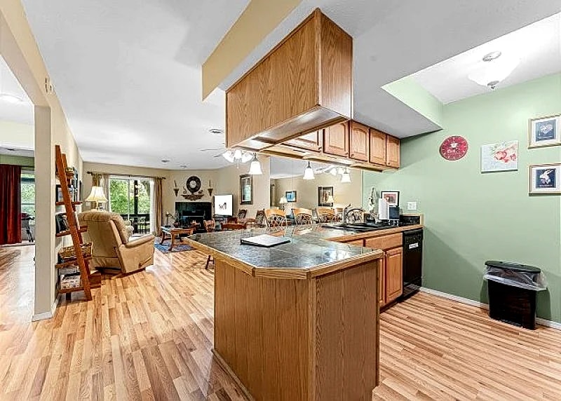 Enjoy the Indoors and Outdoors in this Adorable Condo! This Oasis Allows Pets in Branson, Missouri, United States — photo 2