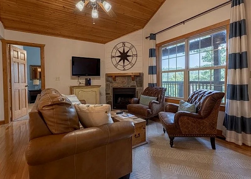 Super Cozy Lodge at Stonebridge! Pet Friendly! Truly a Tranquil Paradise! in Branson West, Missouri, United States — photo 3