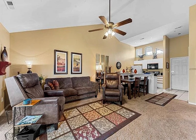 Cozy Condo In the Heart of Branson! This Unit is Perfect for a Relaxing Vacay