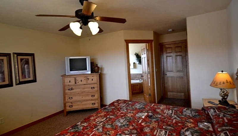 1-Br Lakefront Cabin, Spectacular View from the Screened-In Deck in Branson West, Missouri, United States — photo 5