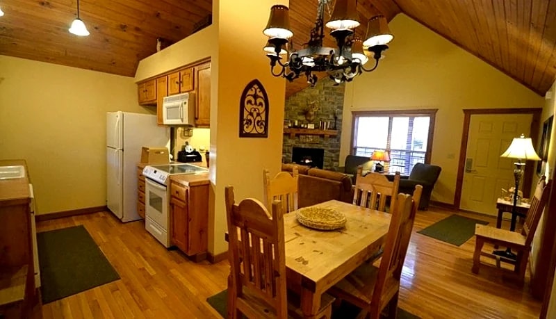 2-Bedroom Luxury Cabin #48, Overlooking Roark Valley in Branson West, Missouri, United States — photo 3