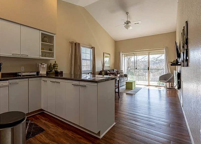 Quaint and Cozy, Holiday Hills 2 Bedroom Condo. You won't ever want to leave! in Branson West, Missouri, United States — photo 4