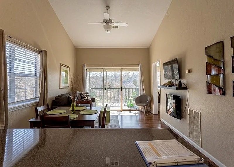 Quaint and Cozy, Holiday Hills 2 Bedroom Condo. You won't ever want to leave! in Branson West, Missouri, United States — photo 3