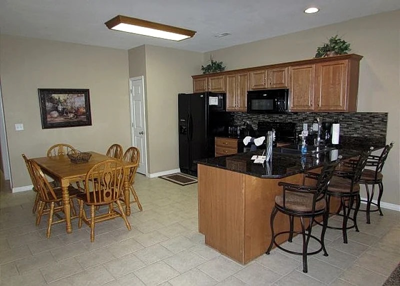 3 BR, 2 Bath Condo on the Shores of Table Rock Lake with Dock Access in Hollister, Missouri, United States — photo 2