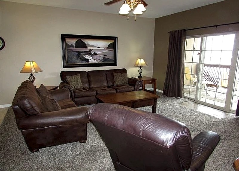 3 BR, 2 Bath Condo on the Shores of Table Rock Lake with Dock Access in Hollister, Missouri, United States — photo 4