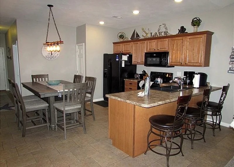 3 BR, 2 Bath Upper Level Condo on Table Rock Lake, Dock Access and fireplace in Hollister, Missouri, United States — photo 3