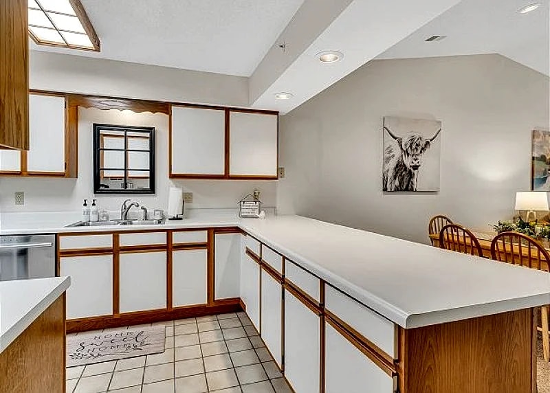 Cozy 2 Bedroom Condo in the Heart of Branson! Come Enjoy the Perfect Getaway! in Branson, Missouri, United States — photo 2