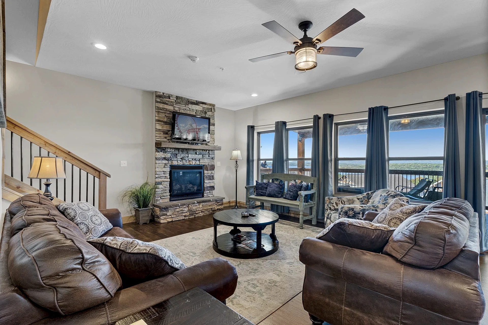 Lakefront Haven - 9BR Vacation Home for Endless Fun