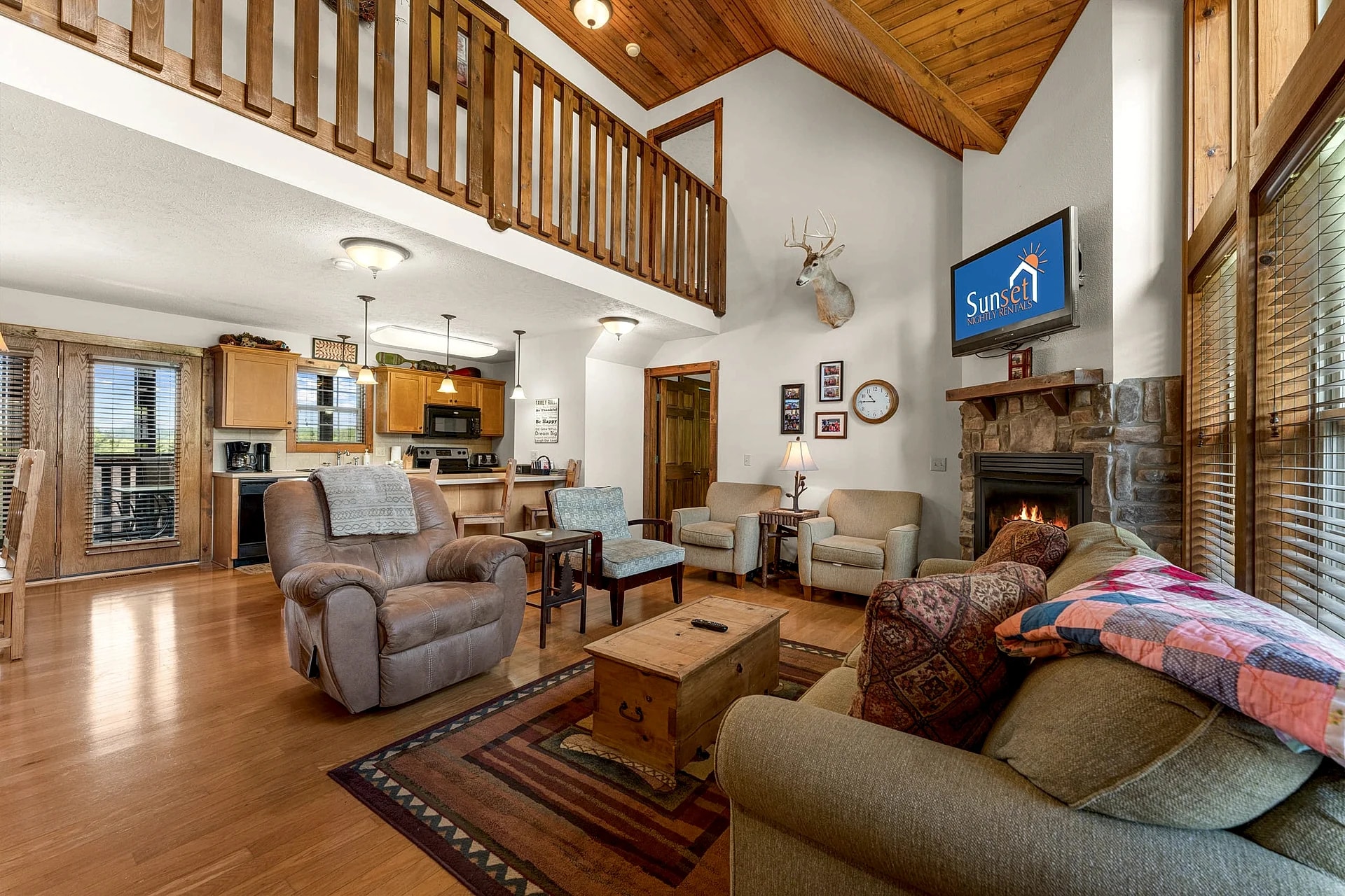 Lazy JC Lodge - Spacious Retreat in a Prime Location