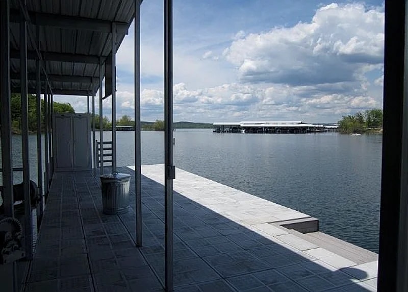 3 BR, 2 Bath Condo on the Shores of Table Rock Lake with Dock Access in Hollister, Missouri, United States — photo 2