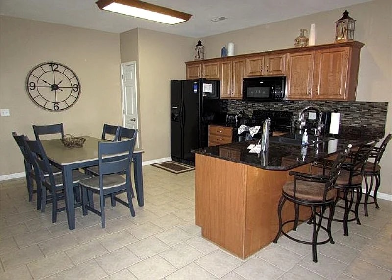 3 BR, 2 Bath Condo on the Shores of Table Rock Lake with Dock Access in Hollister, Missouri, United States — photo 3