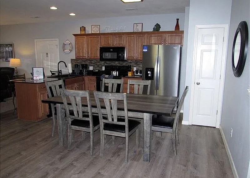 Enjoy sunsets and a dock for your boat from this walk-in condo. in Hollister, Missouri, United States — photo 2