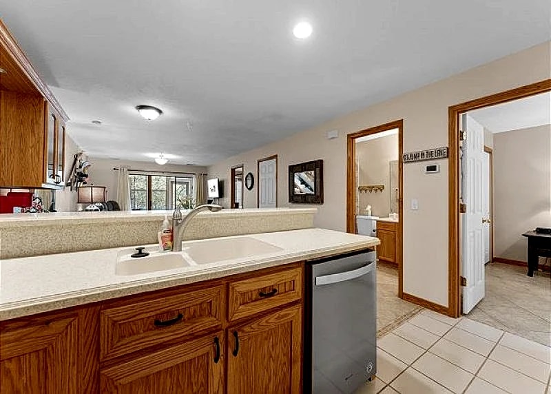 Quiet and Comfortable, 2 Bedroom, 2 Bath, Condo Located at Emerald Pointe!! in Hollister, Missouri, United States — photo 5