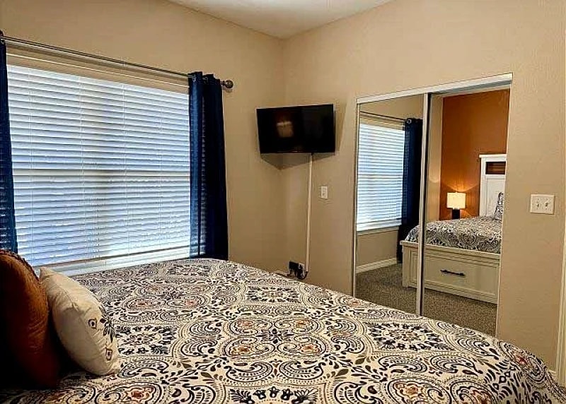 Walk-in level Lakefront Condo with Dock Access for your Boat! in Hollister, Missouri, United States — photo 5
