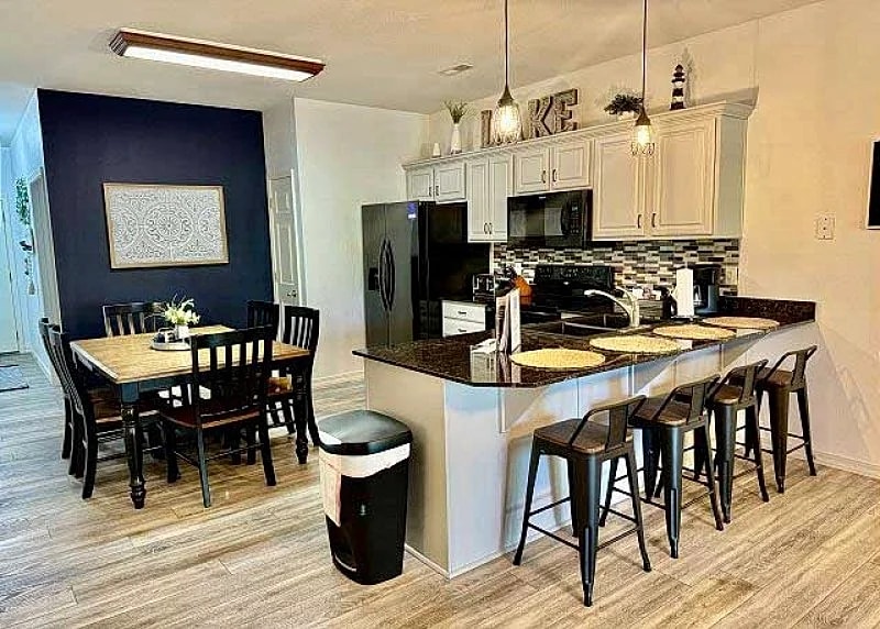Walk-in level Lakefront Condo with Dock Access for your Boat! in Hollister, Missouri, United States — photo 3
