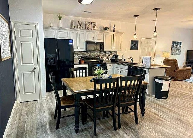Walk-in level Lakefront Condo with Dock Access for your Boat! in Hollister, Missouri, United States — photo 2