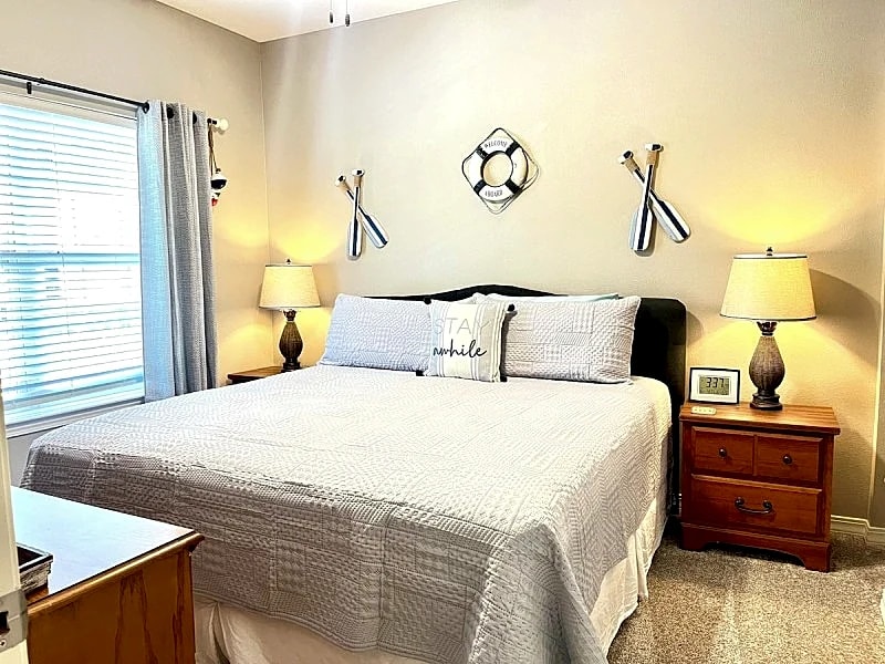 Upper Level Condo 3BR, 2BA on Table Rock Lake, Dock Access & Fireplace in Hollister, Missouri, United States — photo 5