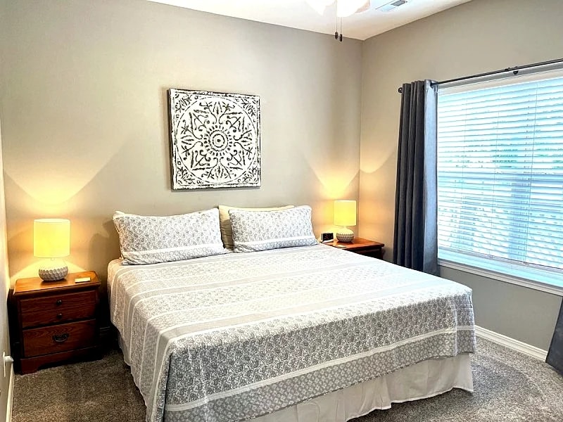 Upper Level Condo 3BR, 2BA on Table Rock Lake, Dock Access & Fireplace in Hollister, Missouri, United States — photo 4