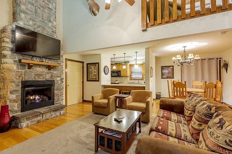 Family-Friendly 2BR Lodge in Stonebridge Golf Resort, Pools, Sports Courts in Reeds Spring, Missouri, United States — photo 3
