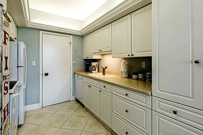 Beachfront Efficiency Studio with 1 Bath Sunset House, 205 - Marco Island, Florida in Marco Island, Florida, United States — photo 5