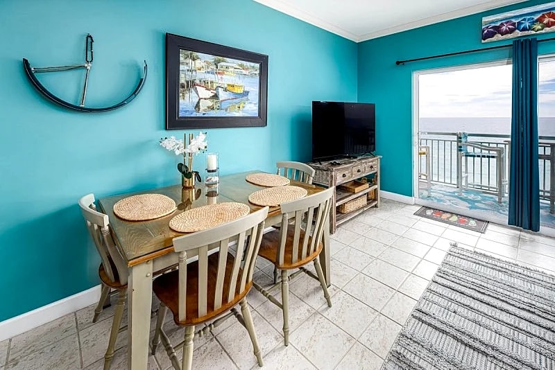 Pelican Isle 611: Come See Us This Beautiful Time Of Year! Beautiful Condo! in Fort Walton Beach, Florida, United States — photo 4