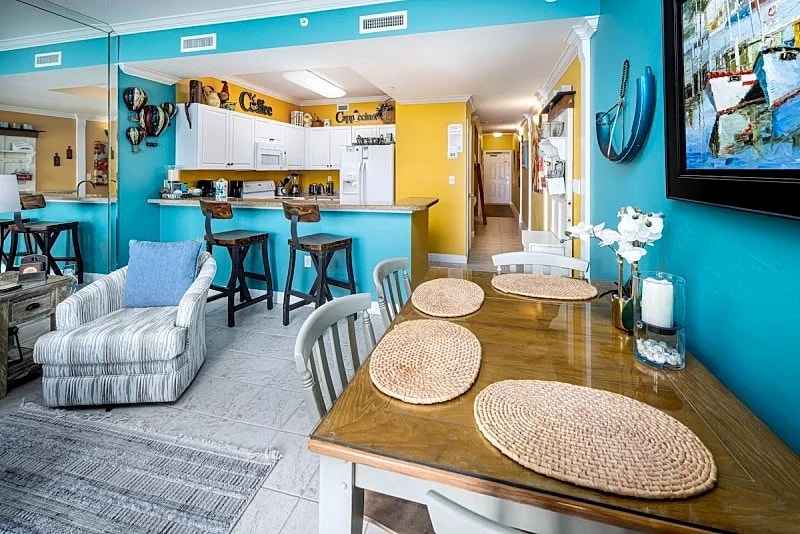 Pelican Isle 611: Come See Us This Beautiful Time Of Year! Beautiful Condo! in Fort Walton Beach, Florida, United States — photo 5