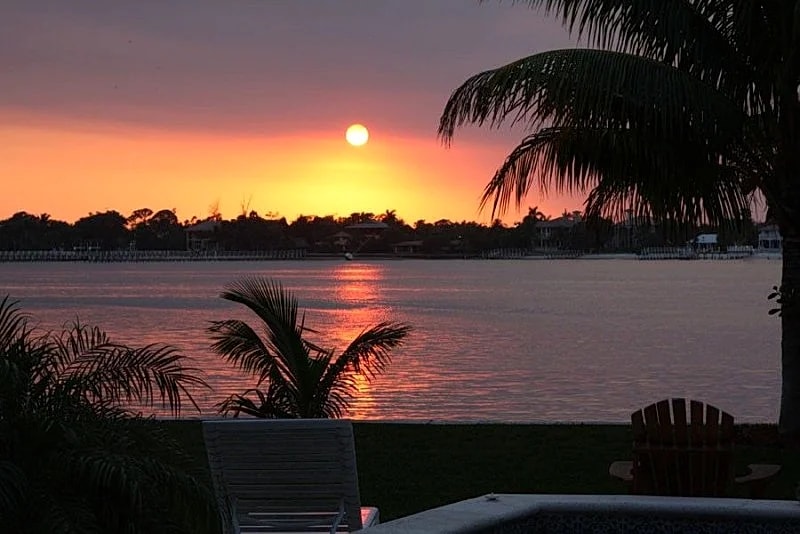 Waterfront Tuscan Mansion with Private Beach & Dock in West Palm Beach, Florida, United States — photo 2
