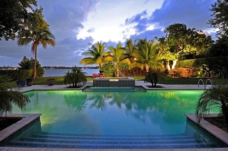 Waterfront Tuscan Mansion with Private Beach & Dock in West Palm Beach, Florida, United States — photo 3