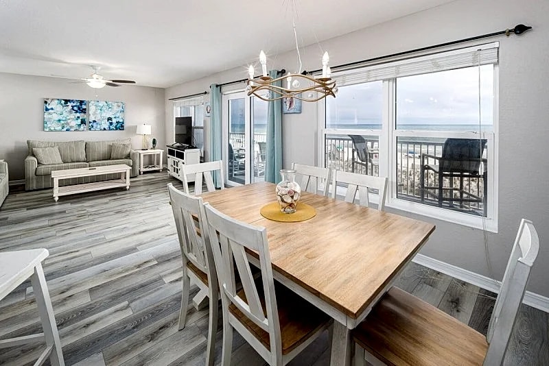 I.B.R 3002: Recently Updated 2 Bed/2 Bath Beach-Front Condo - Wifi/Internet in Fort Walton Beach, Florida, United States — photo 2