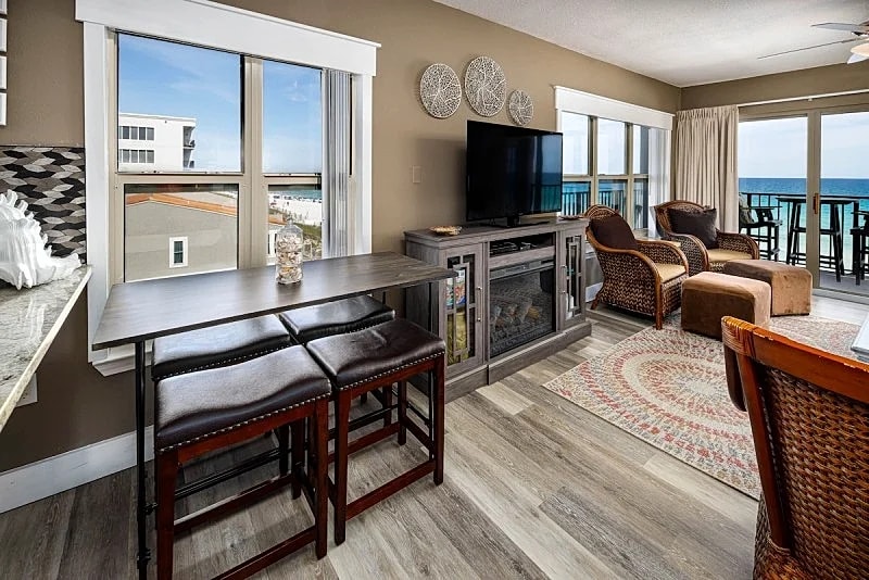 ETW 4000: Corner unit, 2 bedrooms, free beach chairs and more in Fort Walton Beach, Florida, United States — photo 2