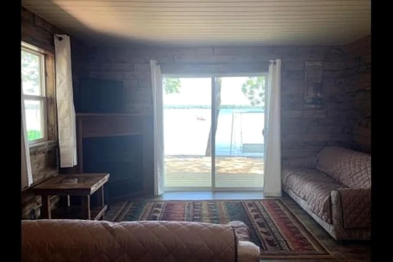 Beautiful cabin on sandy beach Big Kandiyohi Lake in Lake Lillian, Minnesota, United States — photo 5