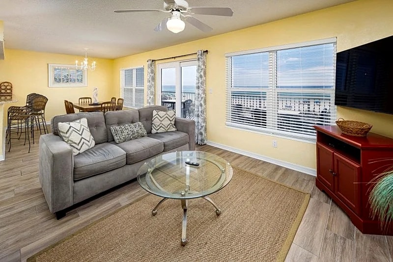 Islander 3006: Bright and cheery beach condo- WiFi,HDTV,FREE BEACH SERVICE in Fort Walton Beach, Florida, United States — photo 2