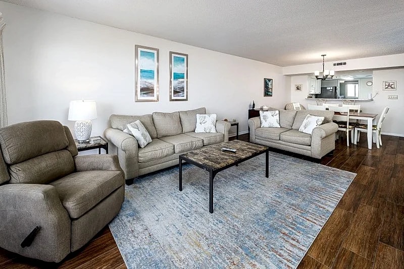 Surf Dweller 208: Large beachfront - WiFi, balcony, tennis, Free Beach Chairs in Fort Walton Beach, Florida, United States — photo 2