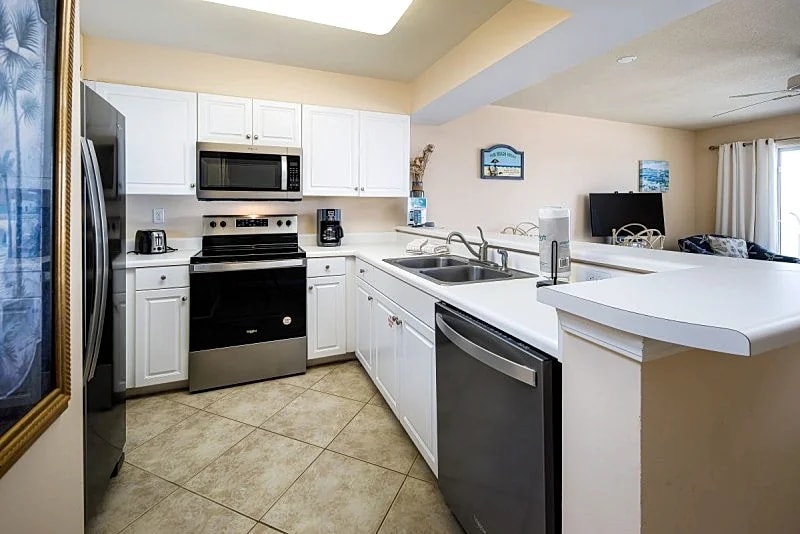 Pelican Isle 412: Have a splashing good time at the beach in this CONDO in Fort Walton Beach, Florida, United States — photo 5